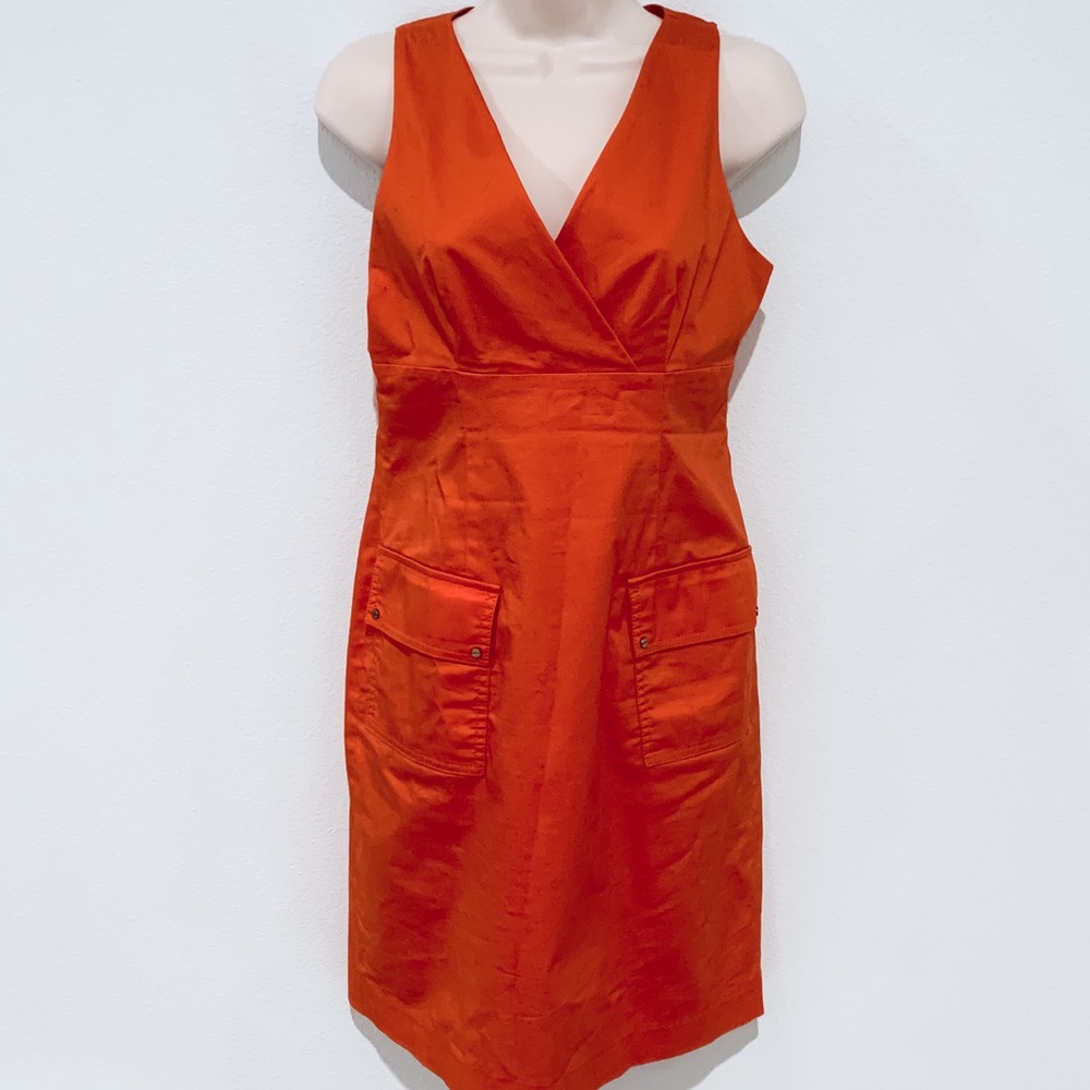 Orange V-neckline dress with pockets